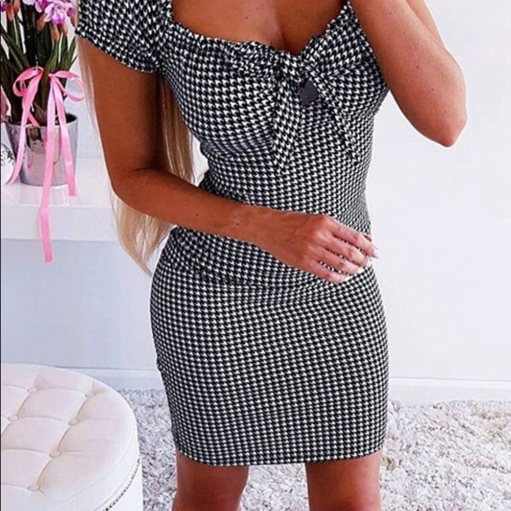 Dresses - Picture 3 of 9